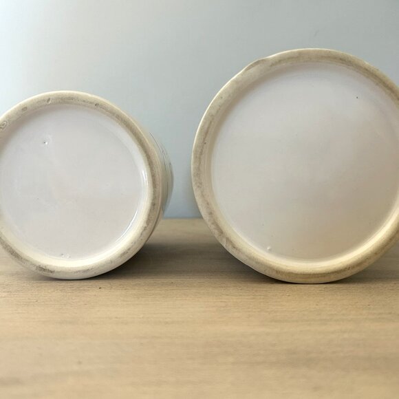 Set of 2 Ceramic Canisters with a painted floral design - Picture 13 of 14